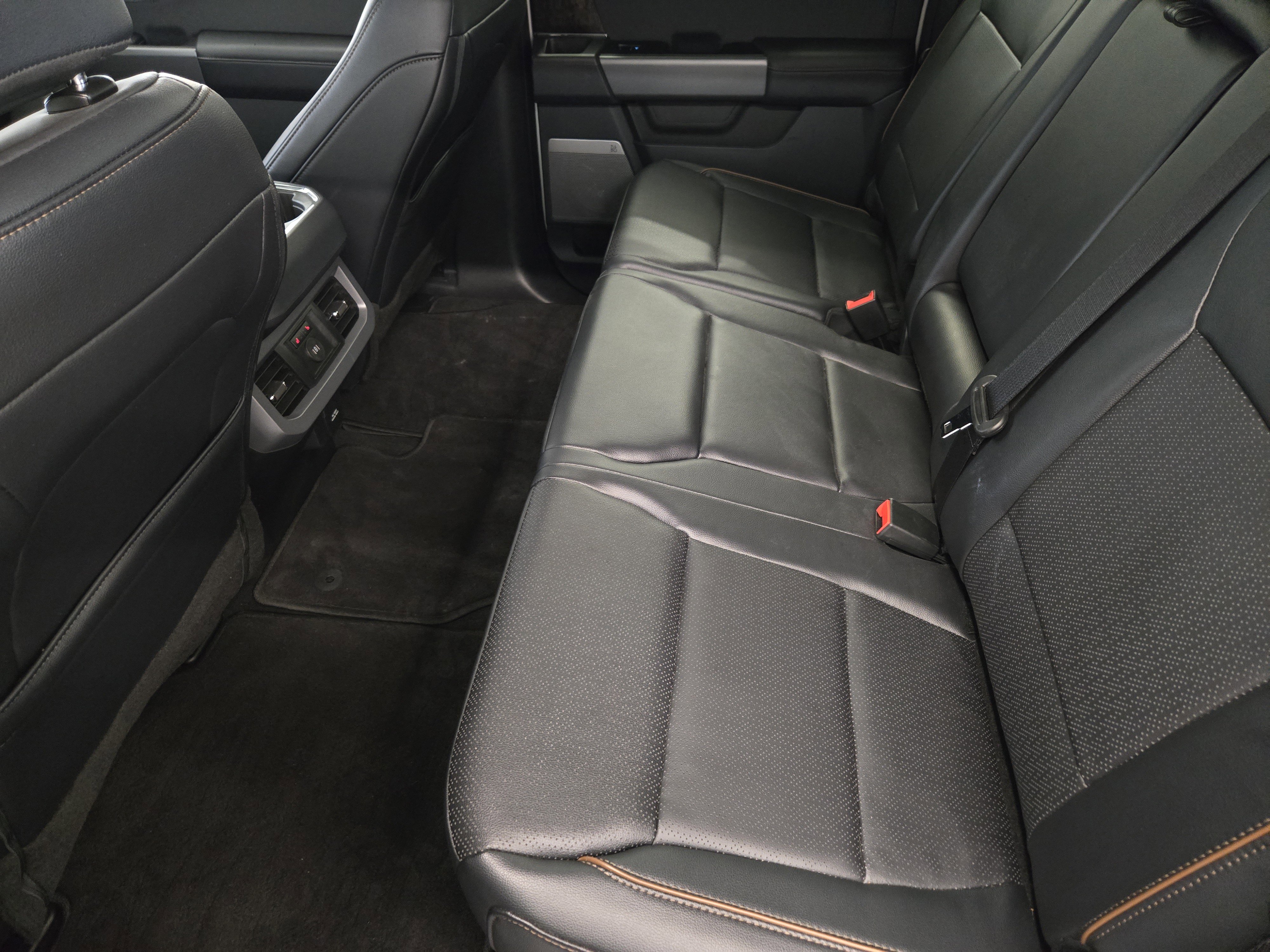 Used 2025 Ford F250 Lariat w/ Lariat Ultimate Package image 30