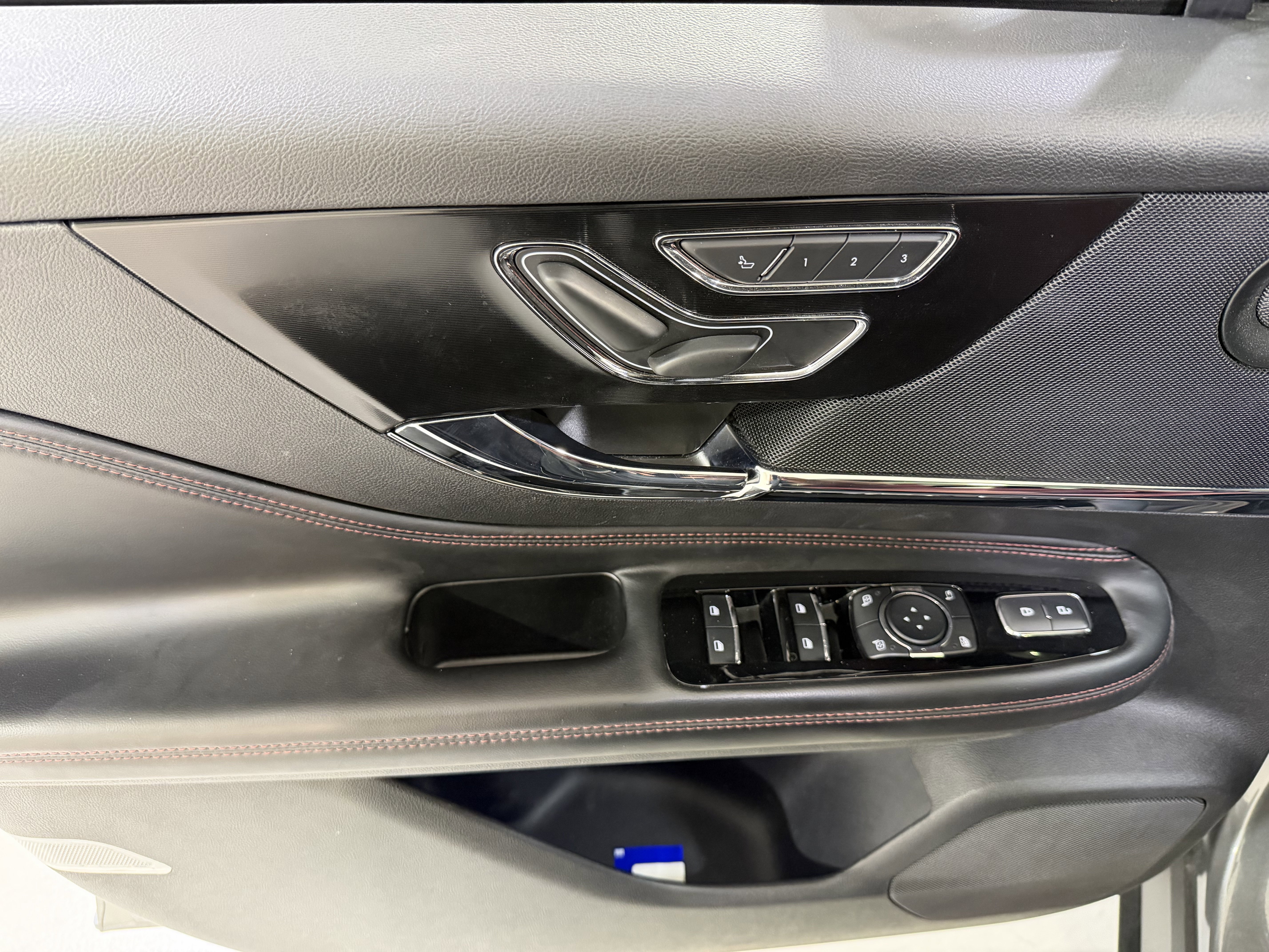 Used 2023 Lincoln Corsair Reserve w/ Equipment Group 202A image 14