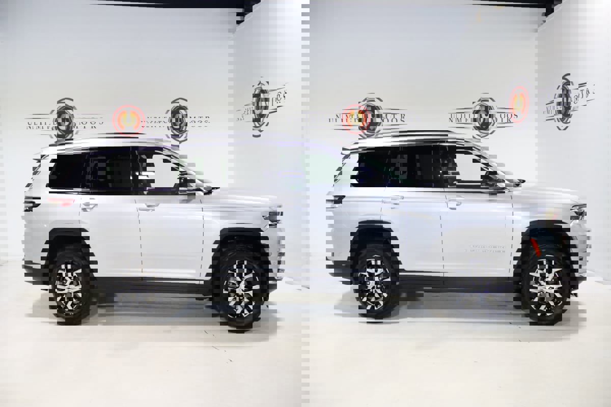 Used 2024 Jeep Grand Cherokee L Limited w/ Luxury Tech Group II image 28