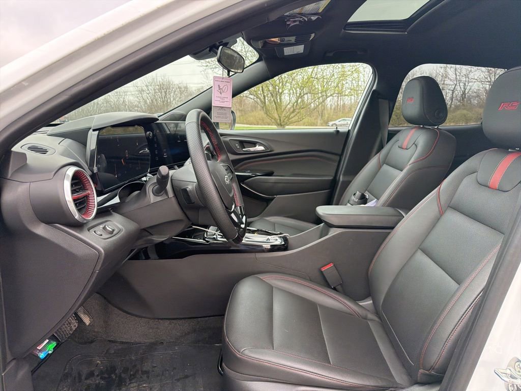 Used 2025 Chevrolet Trax RS w/ Sunroof Package image 8