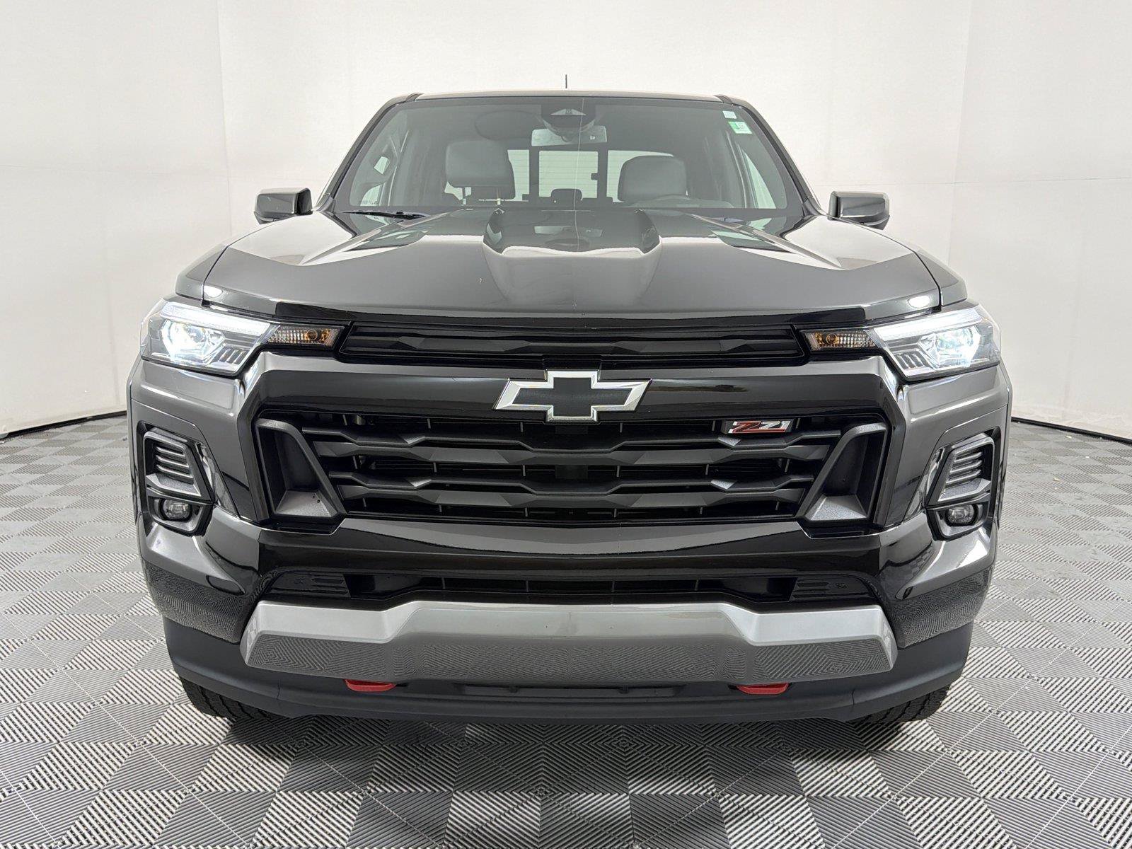 Certified 2023 Chevrolet Colorado Z71 w/ Z71 Convenience Package 2 AWD/4WD image 2
