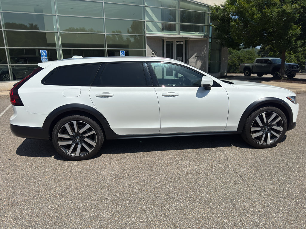 Certified 2025 Volvo V90 B6 Cross Country Ultra AWD/4WD image 9