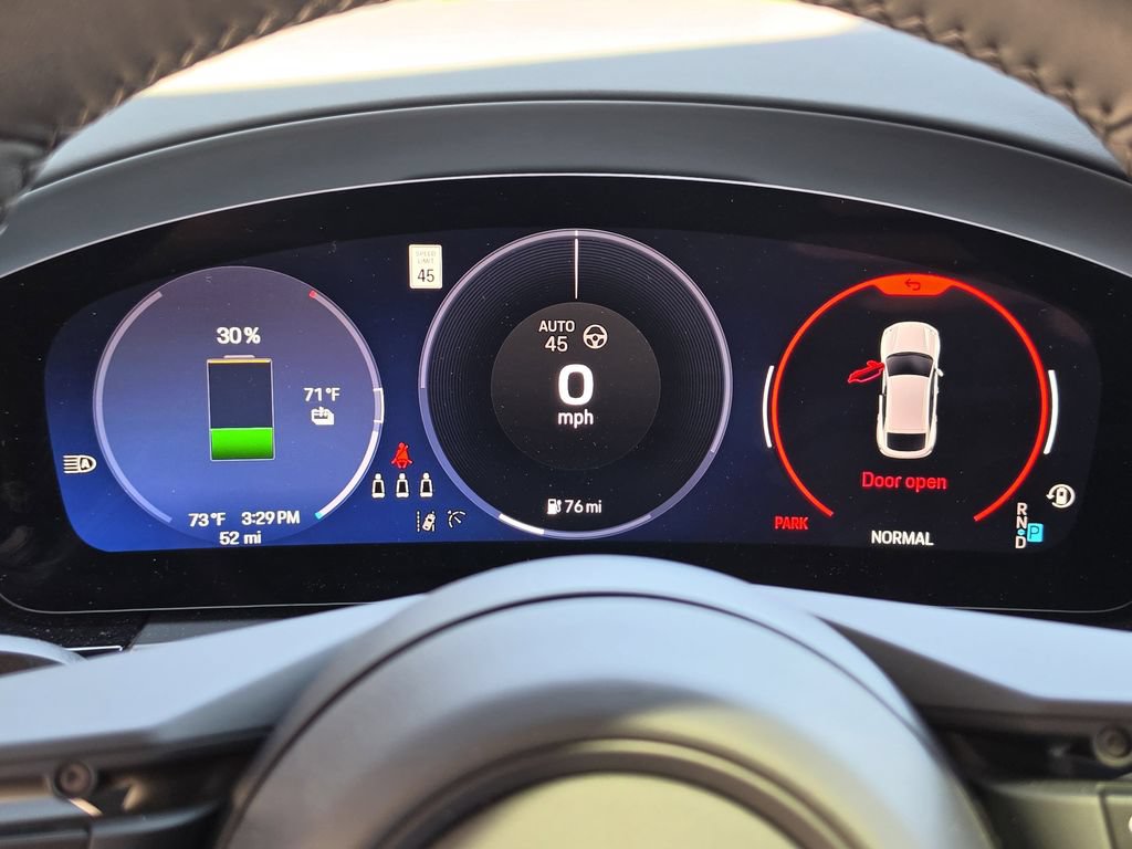Certified 2025 Porsche Macan Turbo Electric AWD/4WD image 27