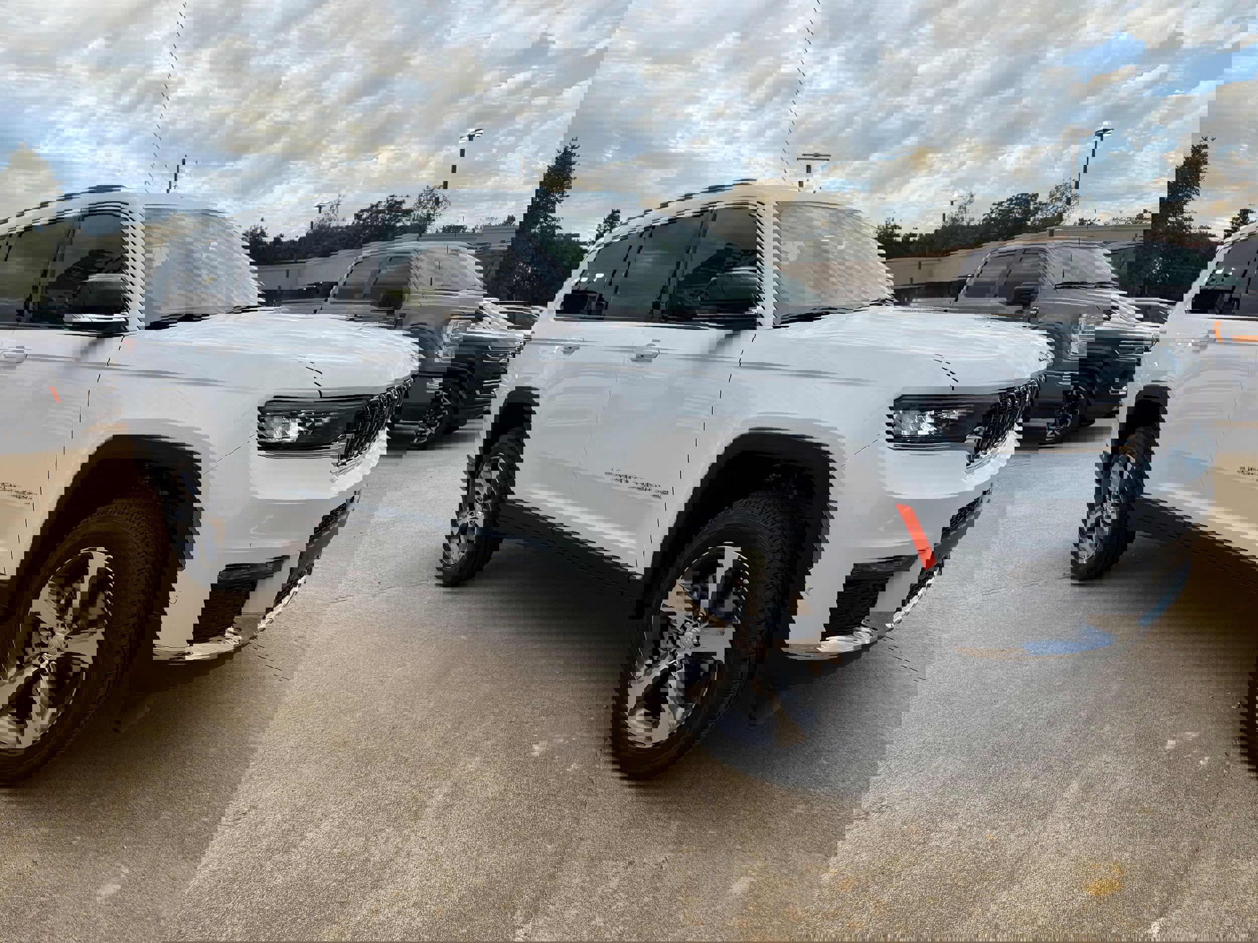 New 2025 Jeep Grand Cherokee L Limited w/ Luxury Tech Group II image 3