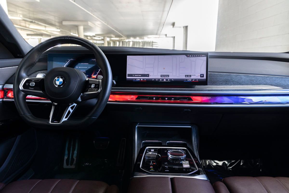 Used 2023 BMW 740i w/ Parking Assistance Package RWD image 11
