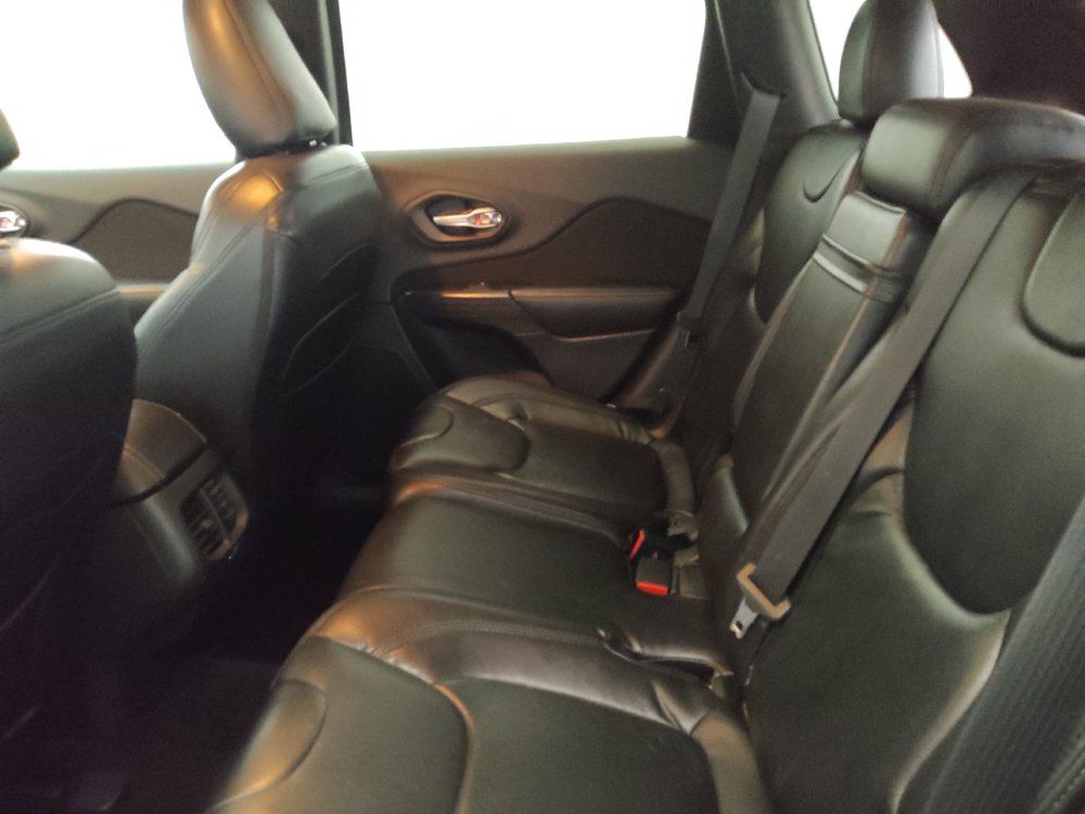 Used 2016 Jeep Cherokee Latitude w/ Safety/Convenience Group AWD/4WD image 18