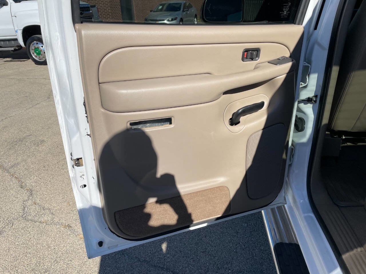 Used 2005 GMC Sierra 3500 SLT w/ Heavy-Duty Power Package image 21