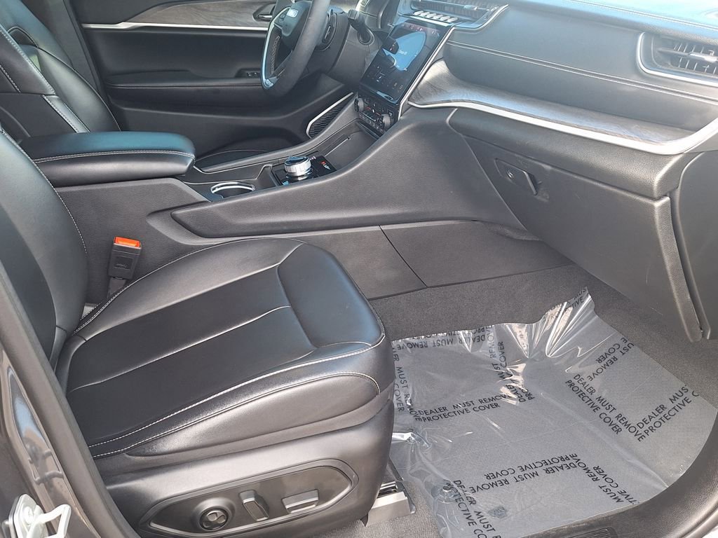 Used 2024 Jeep Grand Cherokee Limited w/ Black Appearance Package image 28