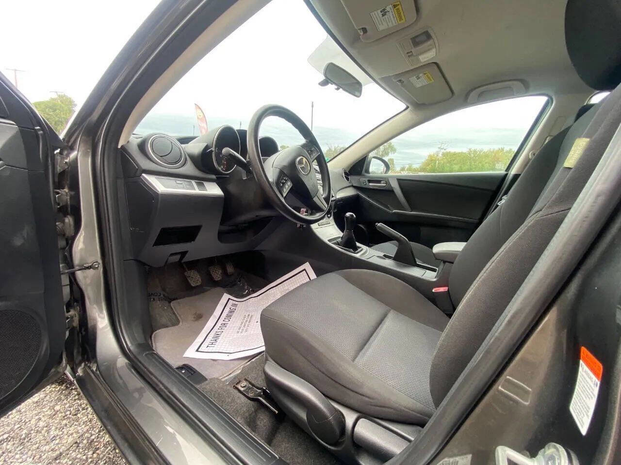 Used 2010 MAZDA MAZDA3 i Touring image 9