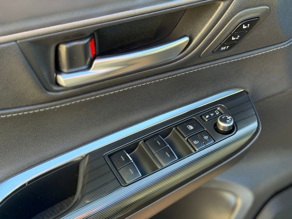 Used 2021 Toyota Venza XLE w/ Softex Package image 24