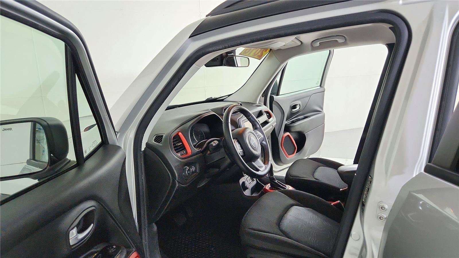 Used 2016 Jeep Renegade Trailhawk AWD/4WD image 16