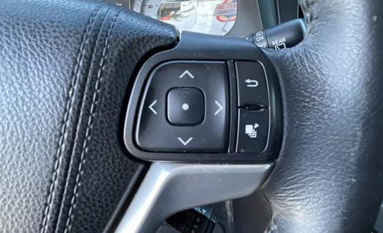 Used 2015 Toyota Sienna SE image 9