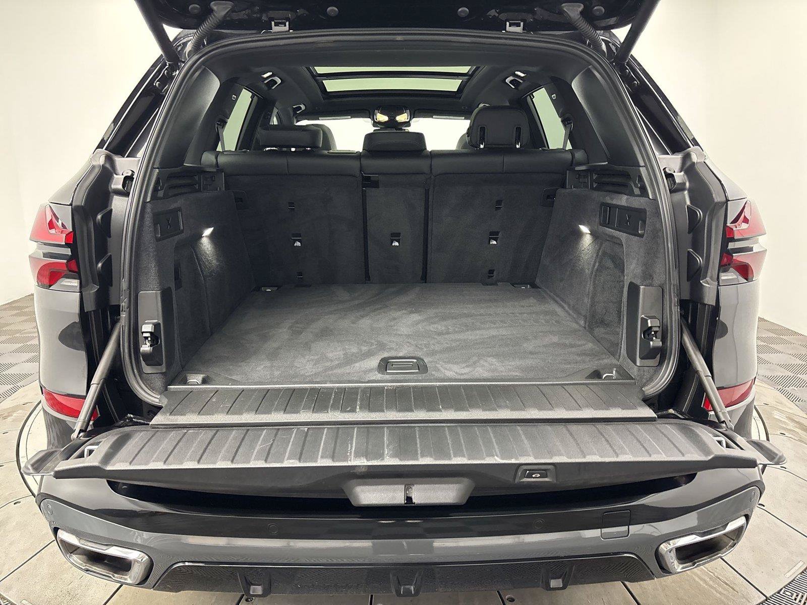 Used 2024 BMW X5 xDrive40i w/ Executive Package AWD/4WD image 21