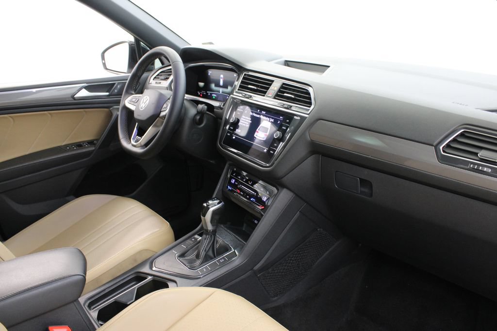 Used 2023 Volkswagen Tiguan SE R-Line FWD image 25