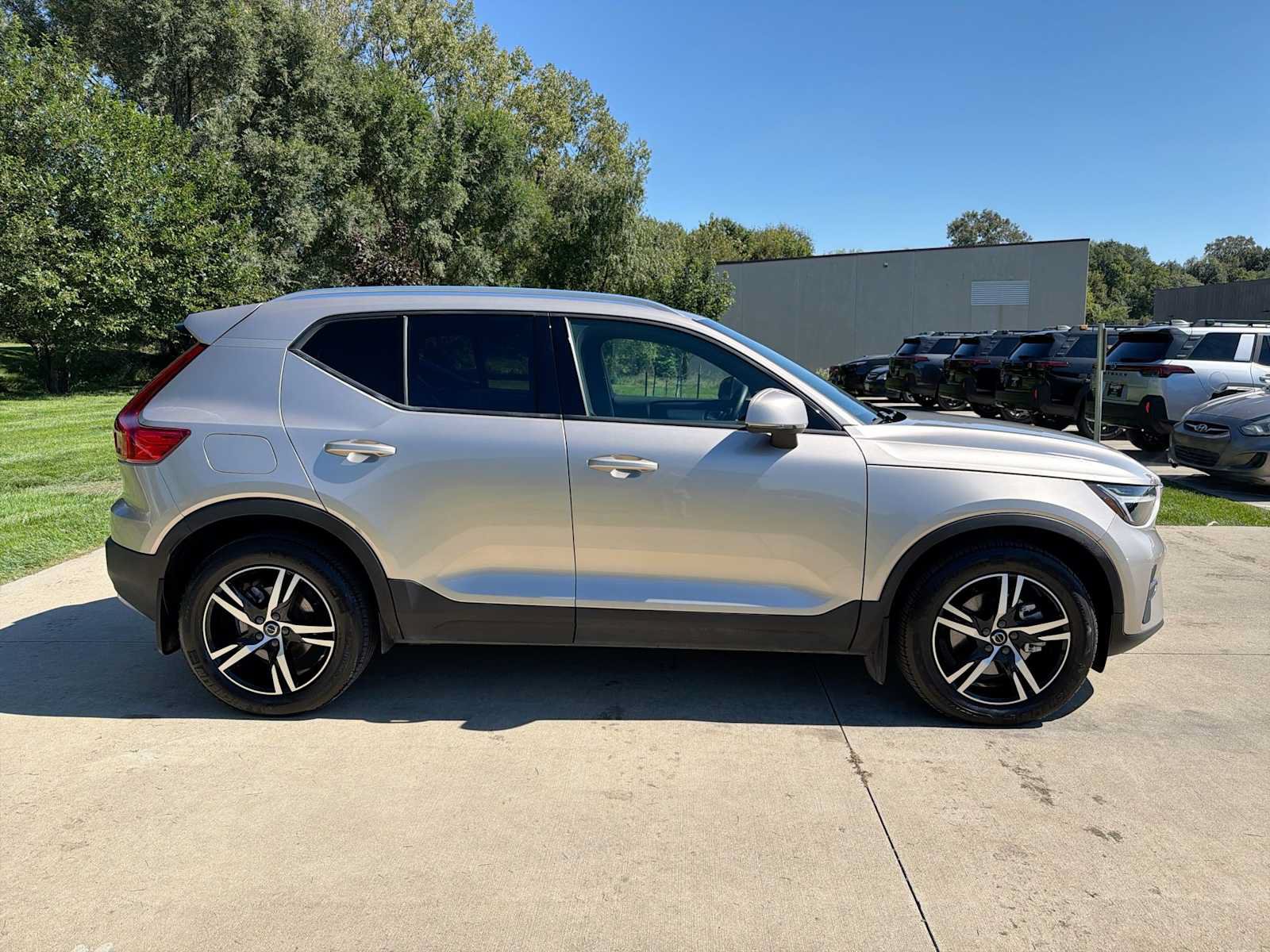 Used 2023 Volvo XC40 B5 Core w/ Convenience Package AWD/4WD image 7