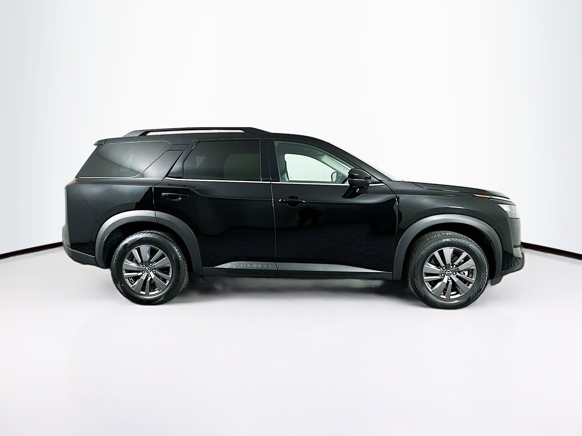 Used 2025 Nissan Pathfinder SV image 10