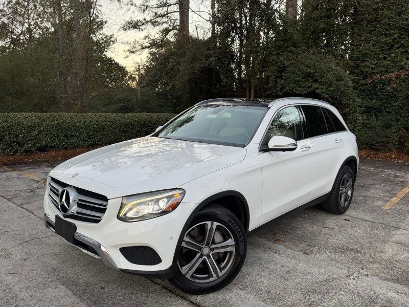 Used 2017 Mercedes-Benz GLC 300 4MATIC image 2