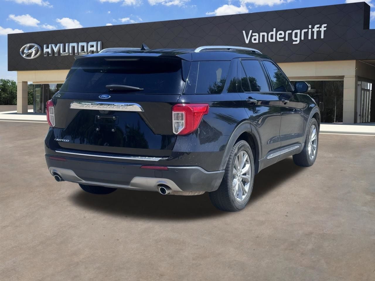 Used 2022 Ford Explorer Limited w/ Equipment Group 301A RWD image 12