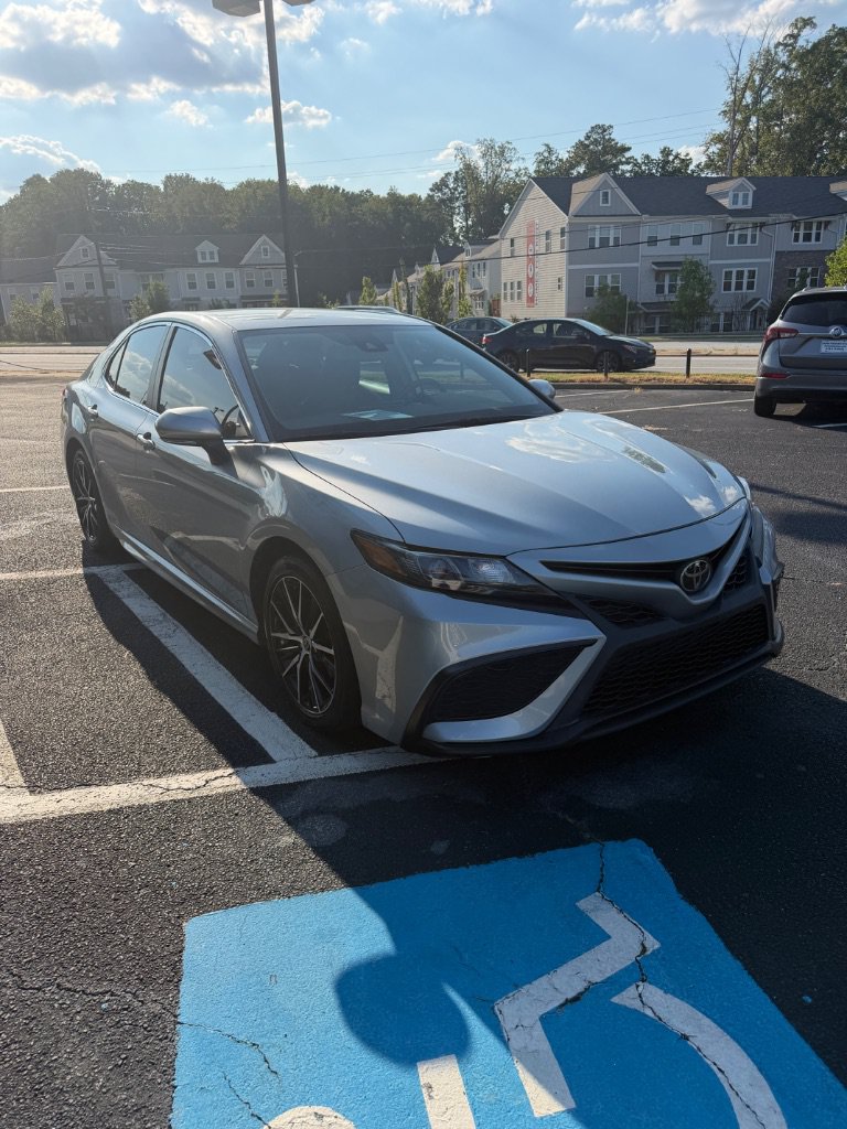 Used 2023 Toyota Camry SE w/ Convenience Package FWD image 3