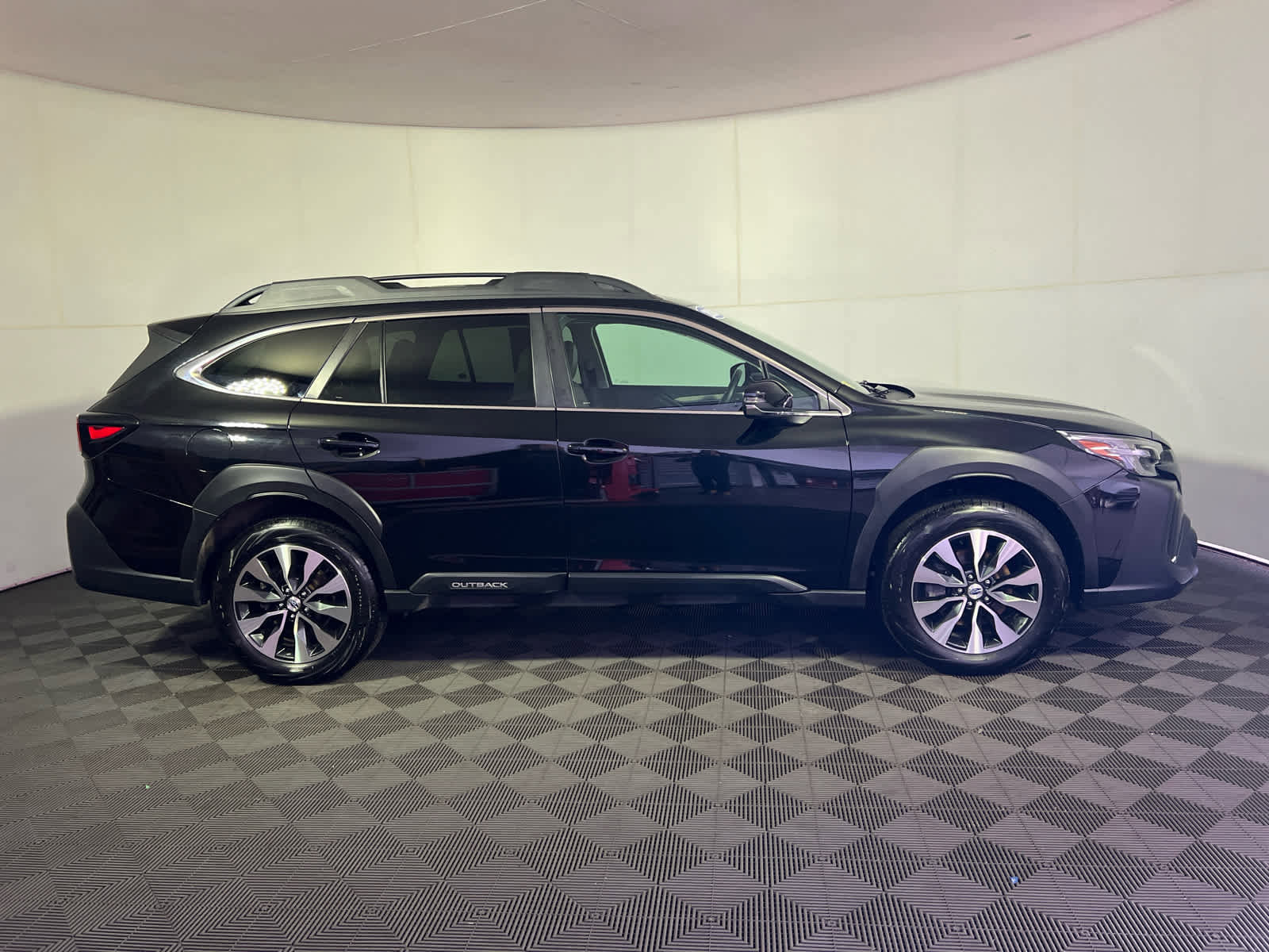 Used 2024 Subaru Outback Limited image 8