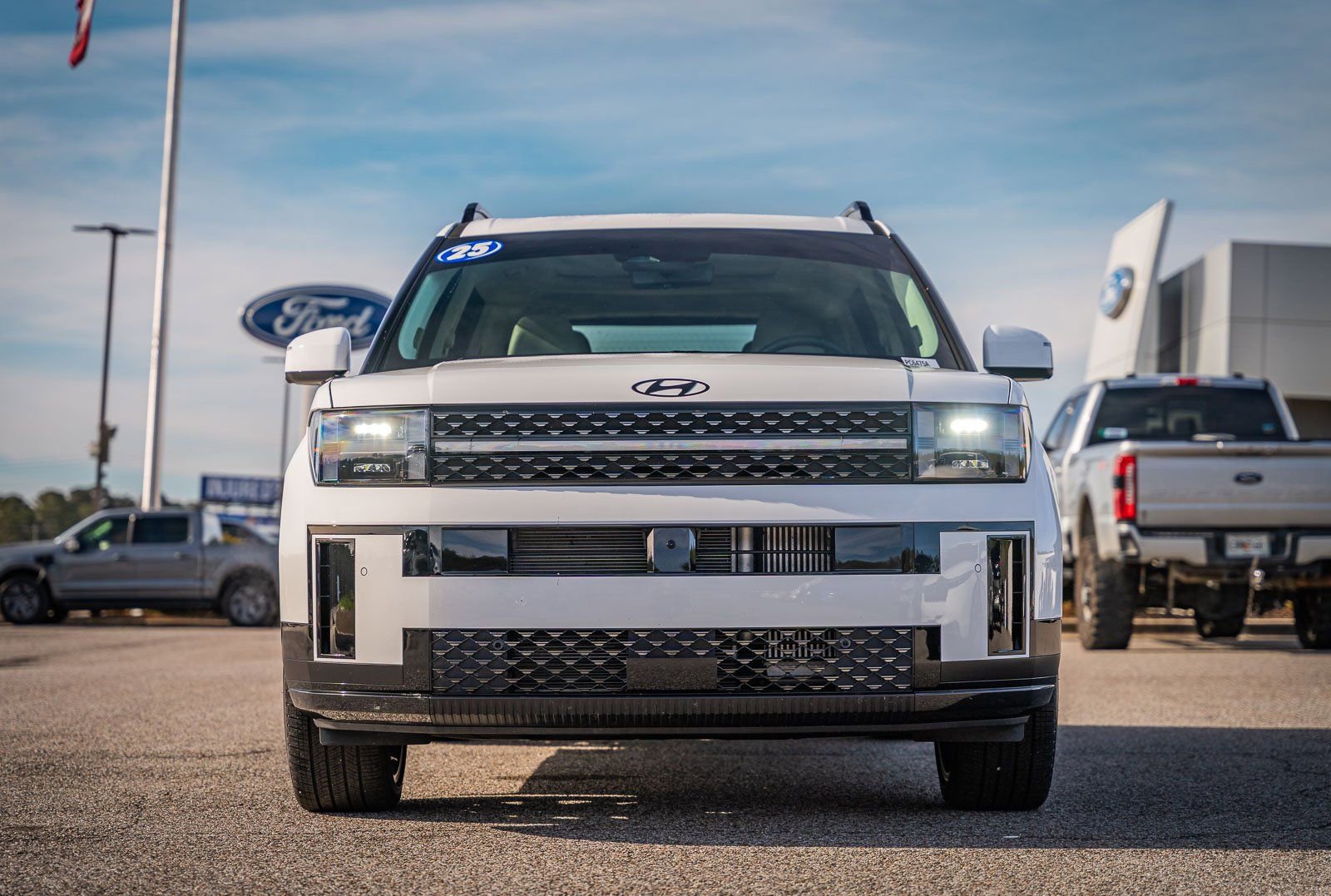 Used 2025 Hyundai Santa Fe Calligraphy w/ Tow & Go Package image 2