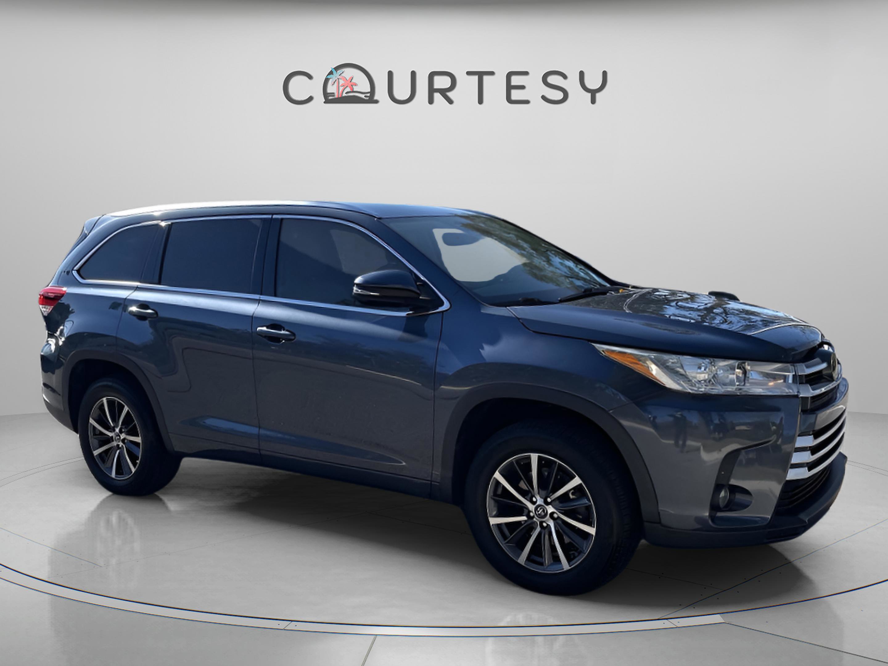 Used 2018 Toyota Highlander SE image 10