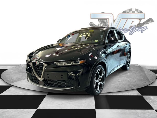 Used 2024 Alfa Romeo Tonale Ti w/ Premium Interior Package AWD/4WD image 3