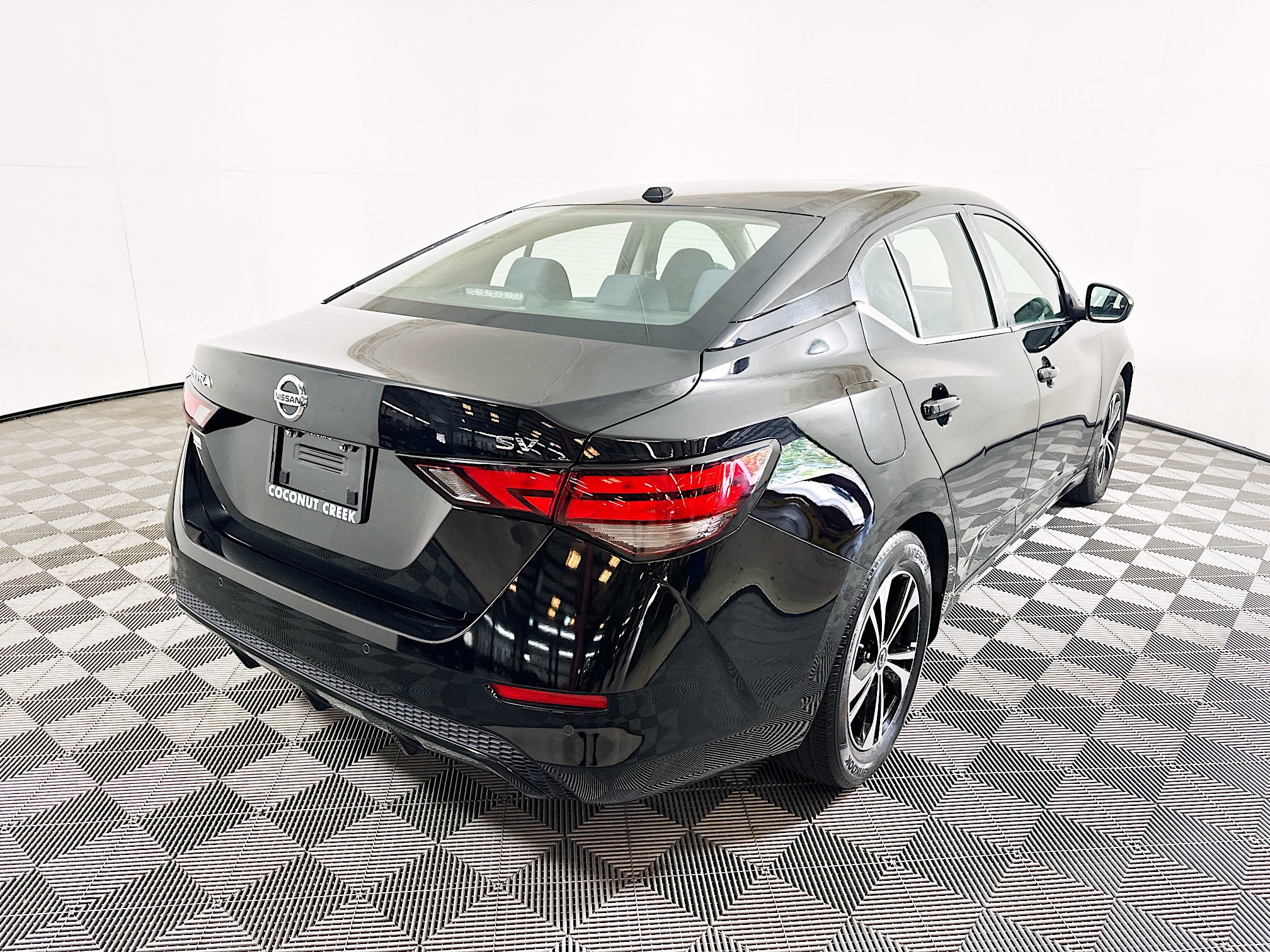 Used 2023 Nissan Sentra SV FWD image 3