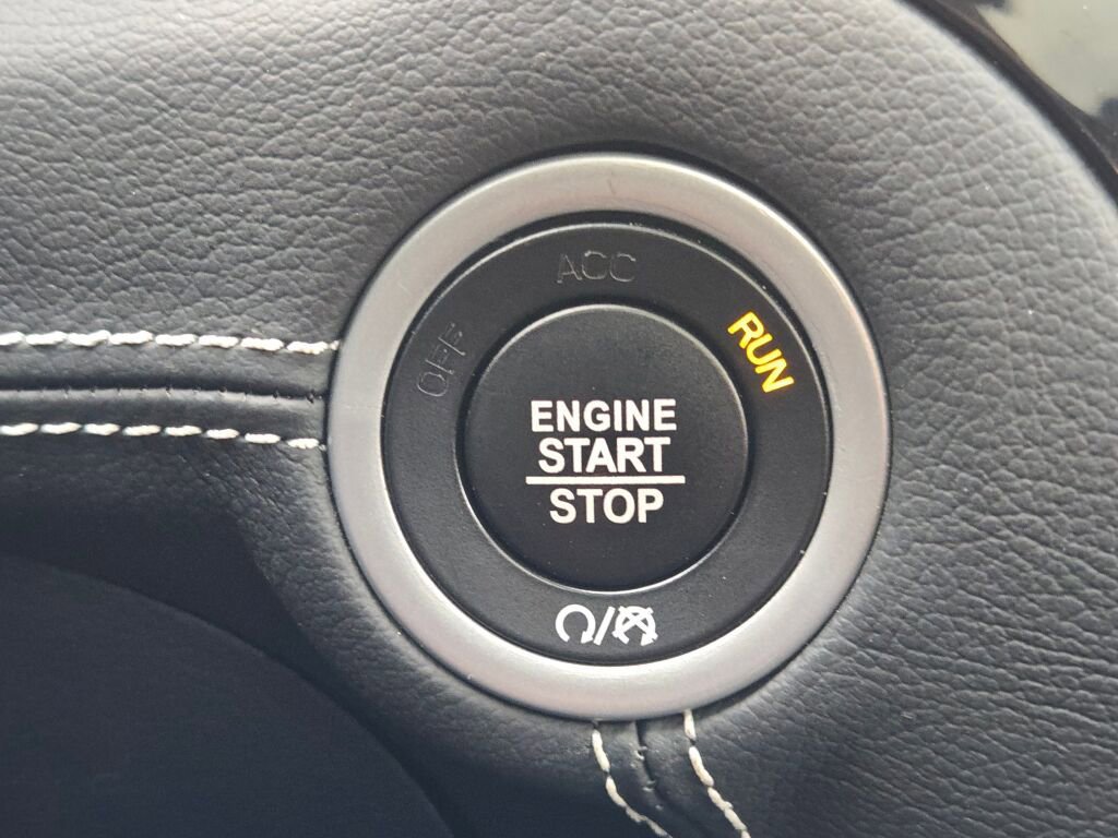 Used 2023 Chrysler 300 C image 28