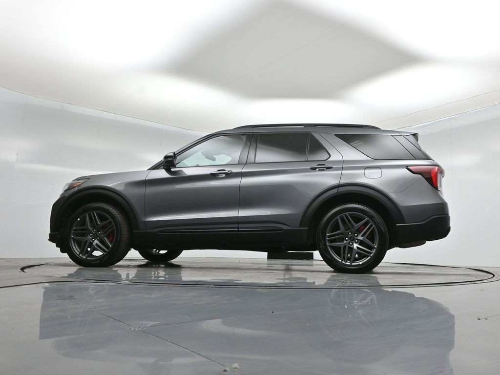 Used 2025 Ford Explorer ST-Line w/ ST-Line Street Pack image 54