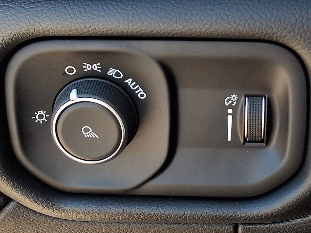 Used 2024 RAM 2500 Tradesman w/ Chrome Appearance Group image 23