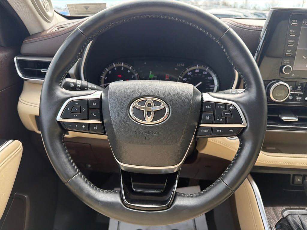 Used 2021 Toyota Highlander Limited image 15