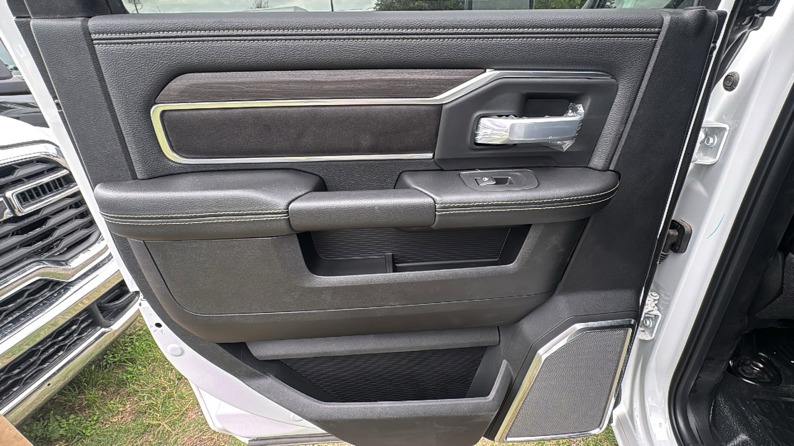 New 2026 RAM 5500 4x4 Crew Cab w/ Laramie Trim Package image 14