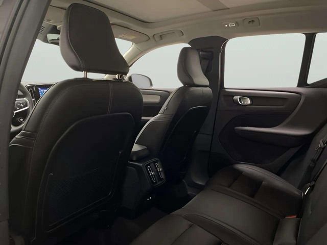 Used 2025 Volvo XC40 B5 Plus image 64