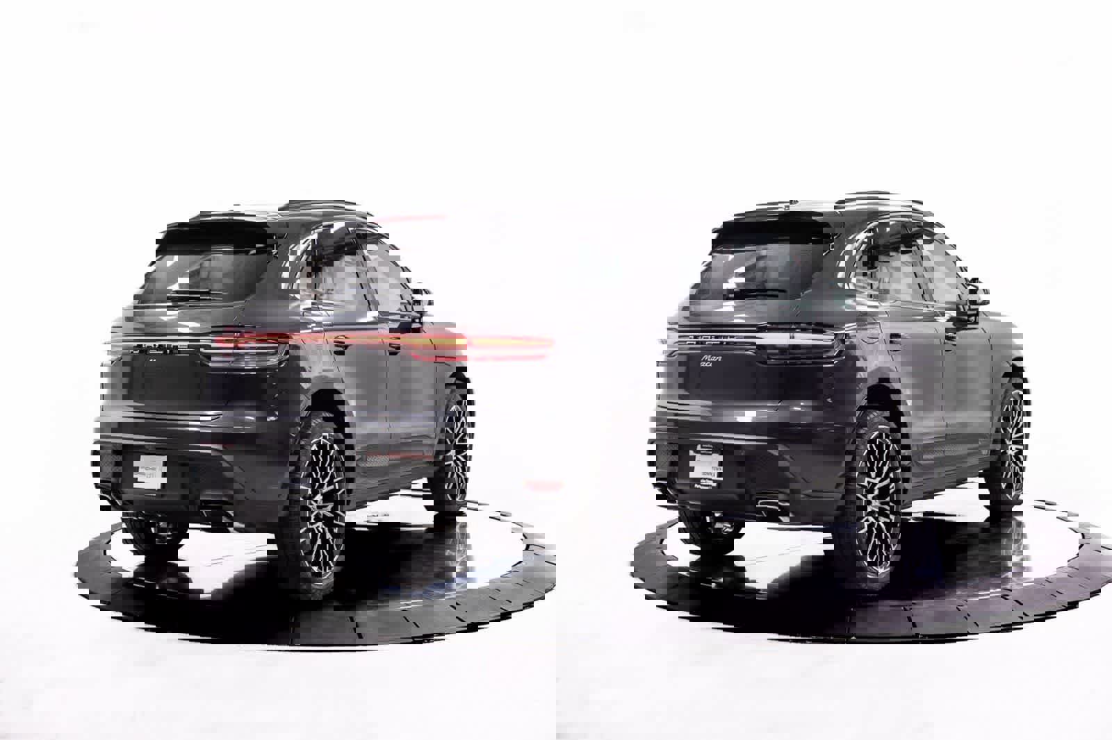 Certified 2026 Porsche Macan image 7