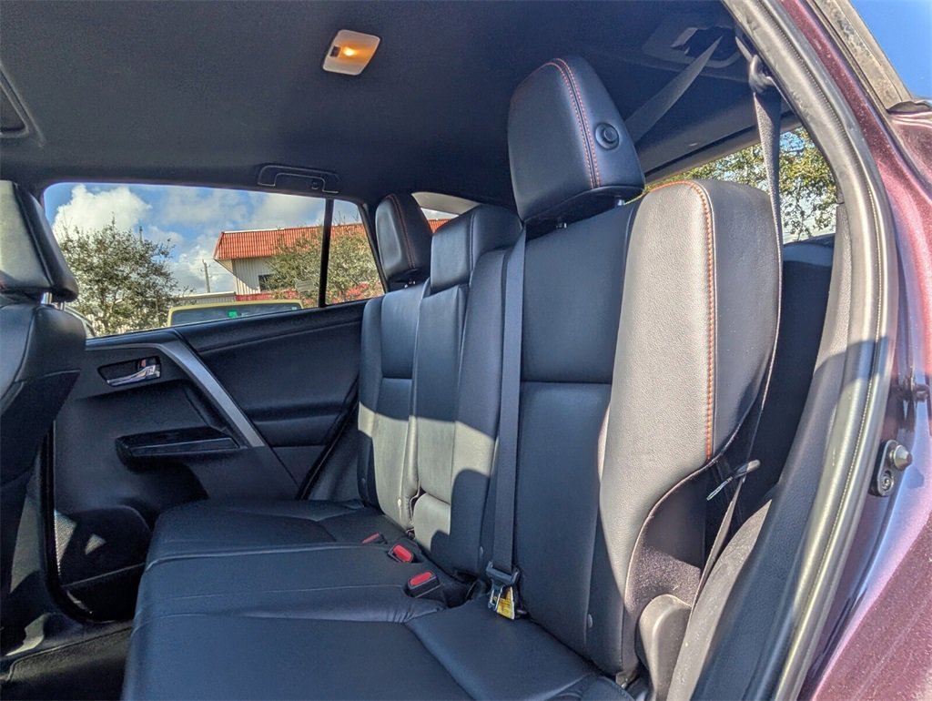 Used 2016 Toyota RAV4 SE image 12