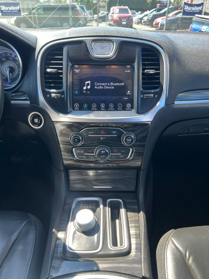 Used 2017 Chrysler 300 Limited image 4