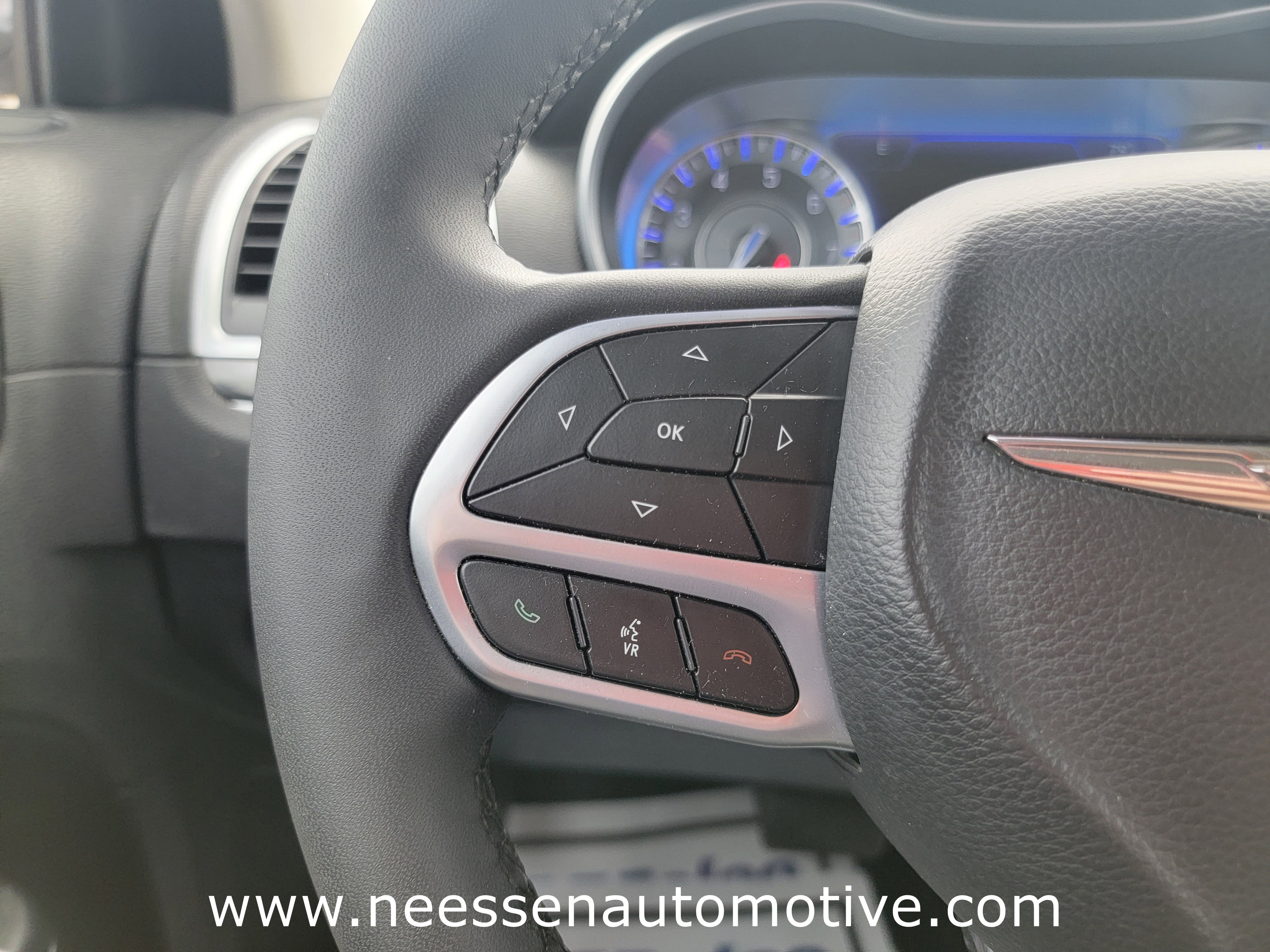 Used 2022 Chrysler 300 Touring L image 19