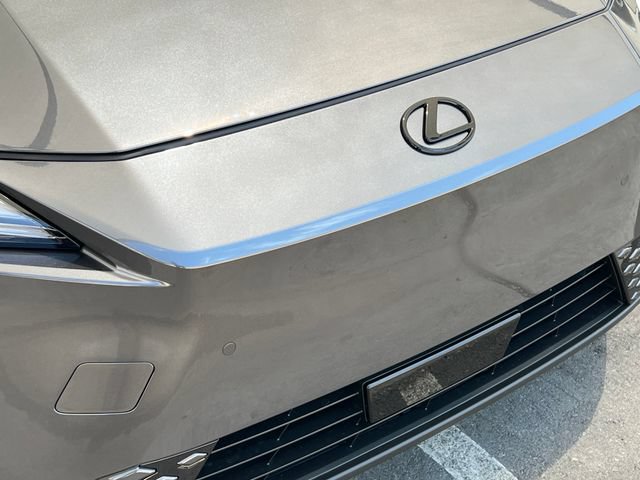 New 2026 Lexus ES 500e AWD/4WD image 19