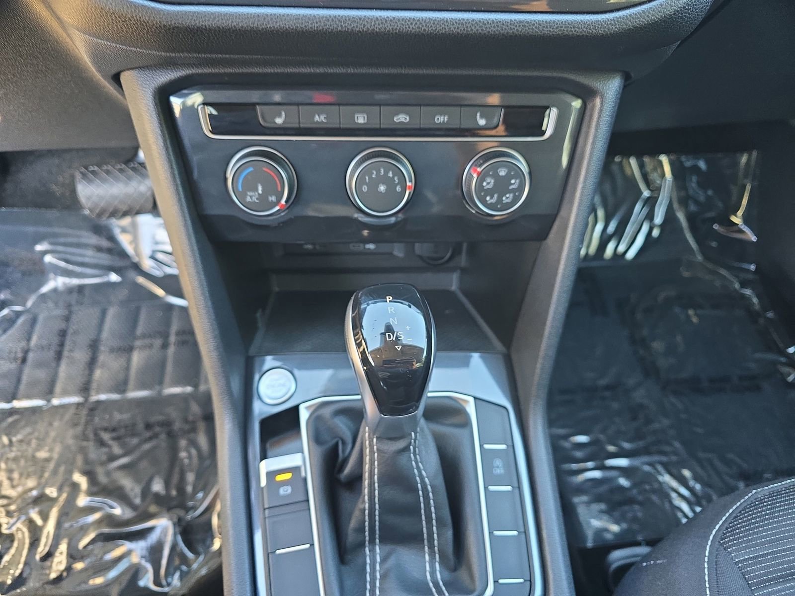 Used 2023 Volkswagen Tiguan S image 30