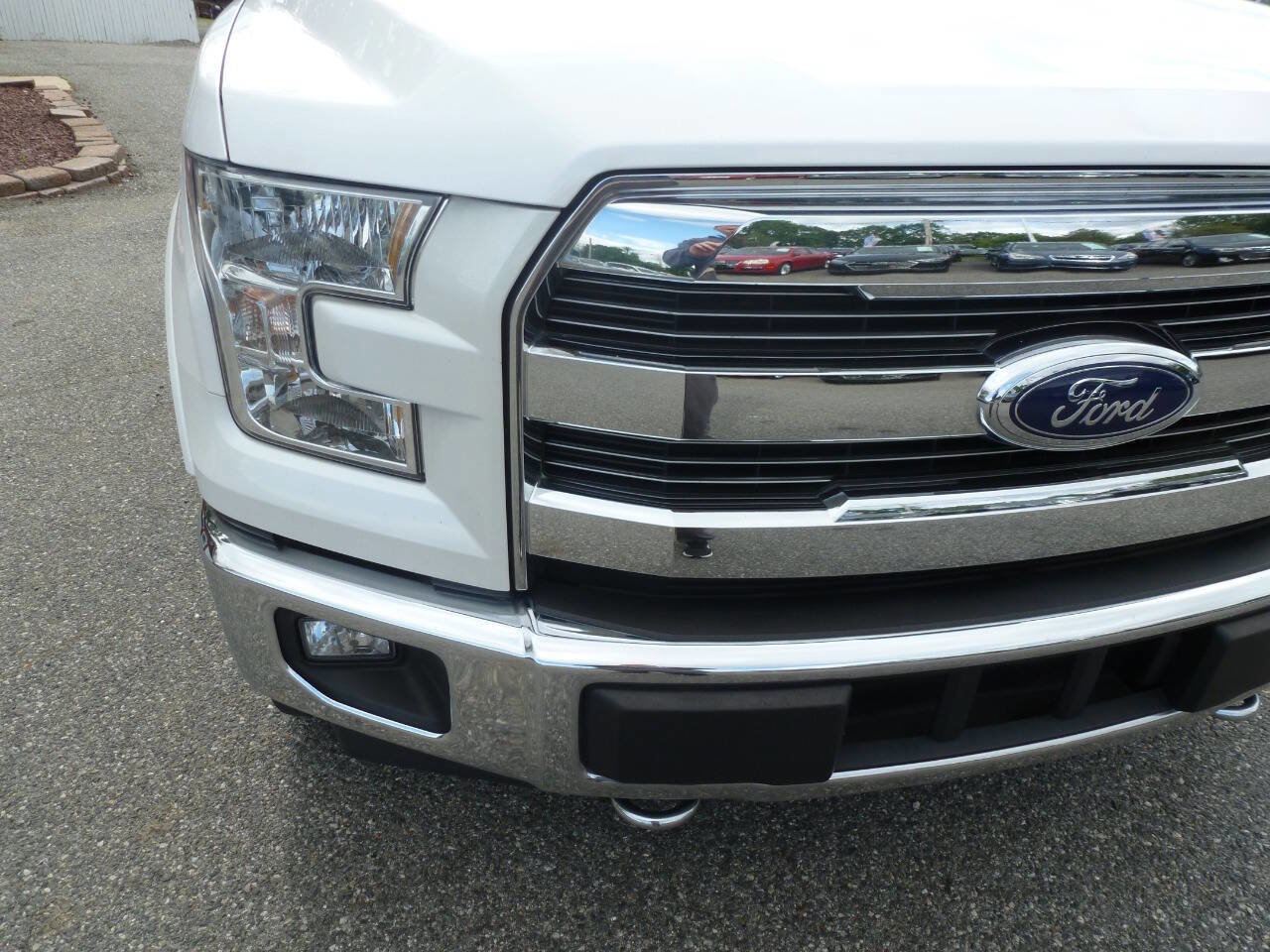 Used 2017 Ford F150 Lariat AWD/4WD image 4