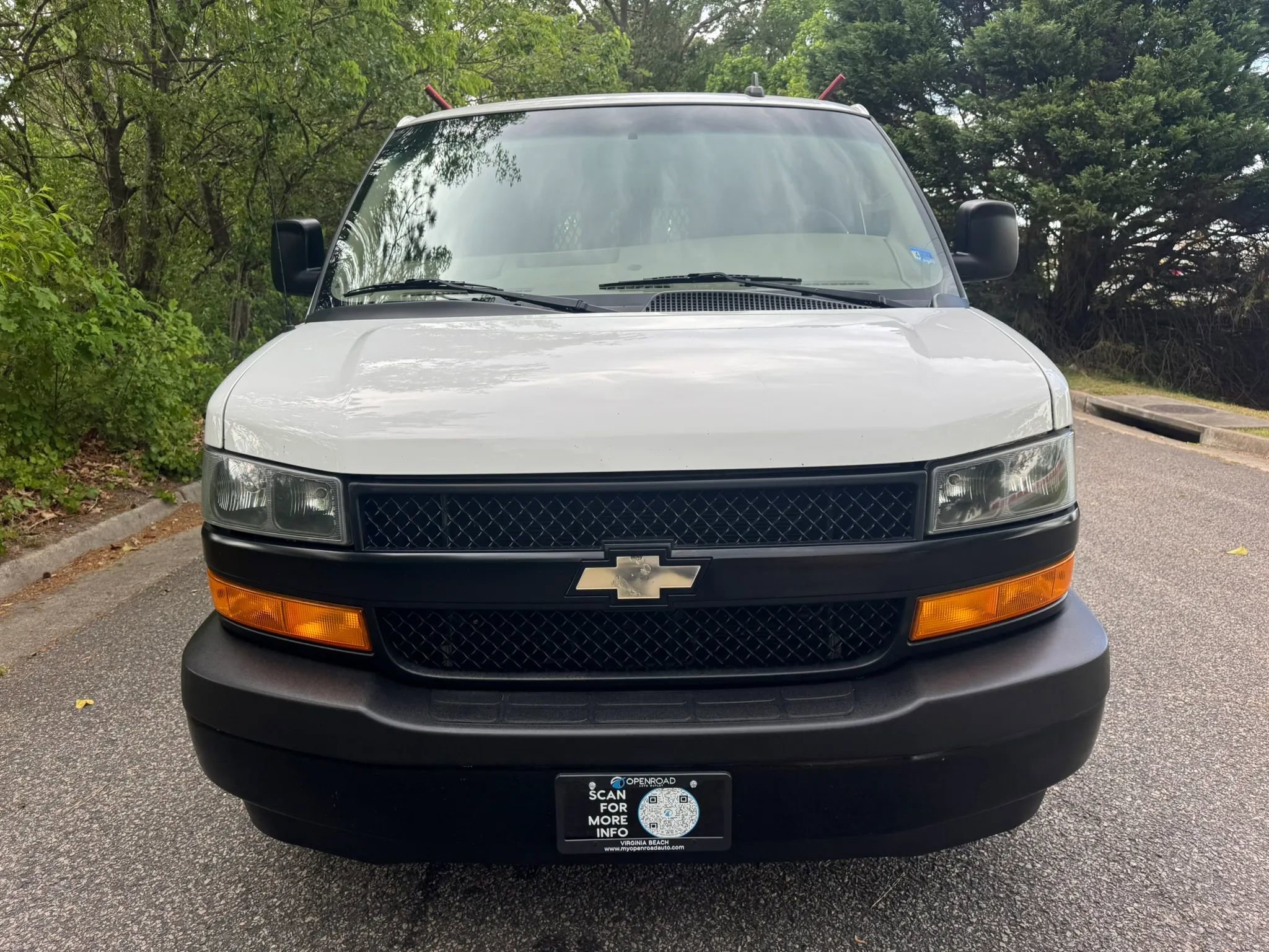 Used 2018 Chevrolet Express 2500 w/ Communications Package RWD image 9