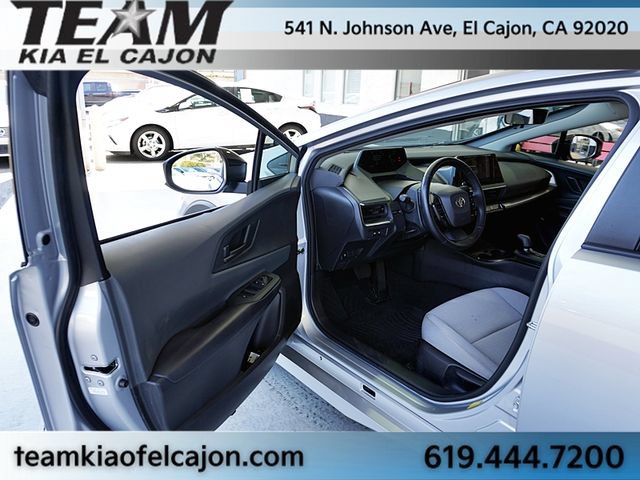 Used 2025 Toyota Prius LE FWD image 37