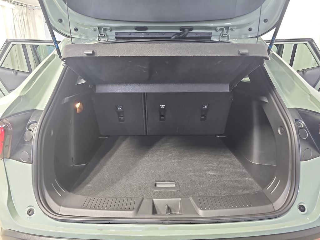 Certified 2024 Chevrolet Trax RS w/ Driver Confidence Package image 15