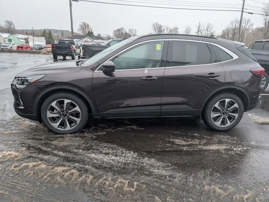 Used 2023 Ford Escape Platinum w/ Premium Technology Package image 3