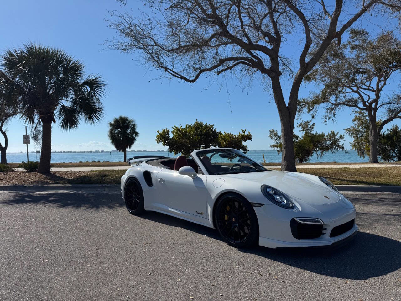 Used 2015 Porsche 911 Turbo S image 15