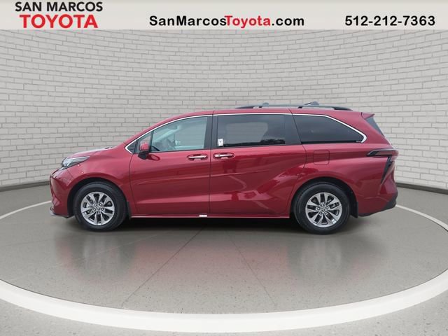 Used 2025 Toyota Sienna XLE image 8
