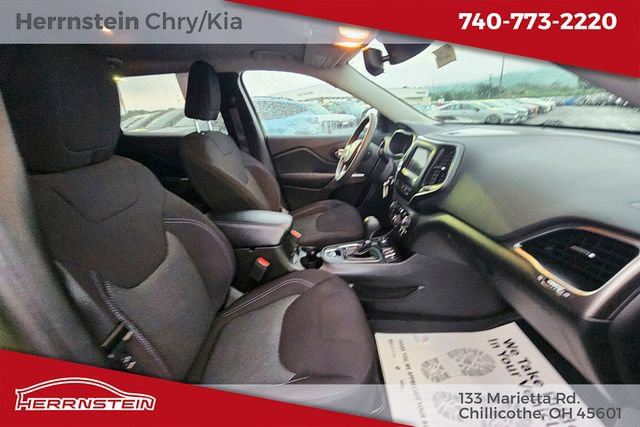 Used 2021 Jeep Cherokee Latitude w/ Mopar Interior Package AWD/4WD image 25