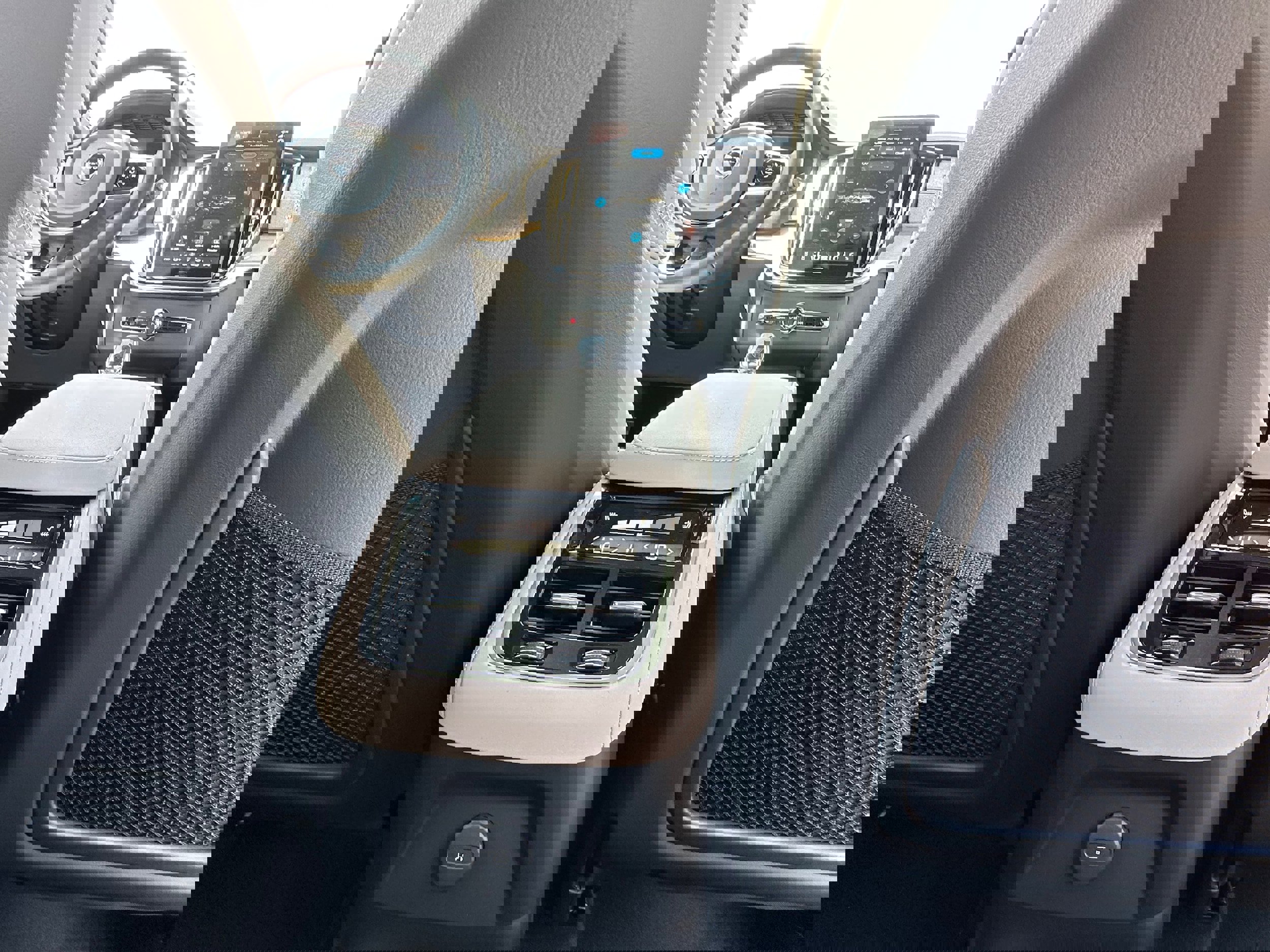 New 2026 Volvo XC90 T8 Plus image 12