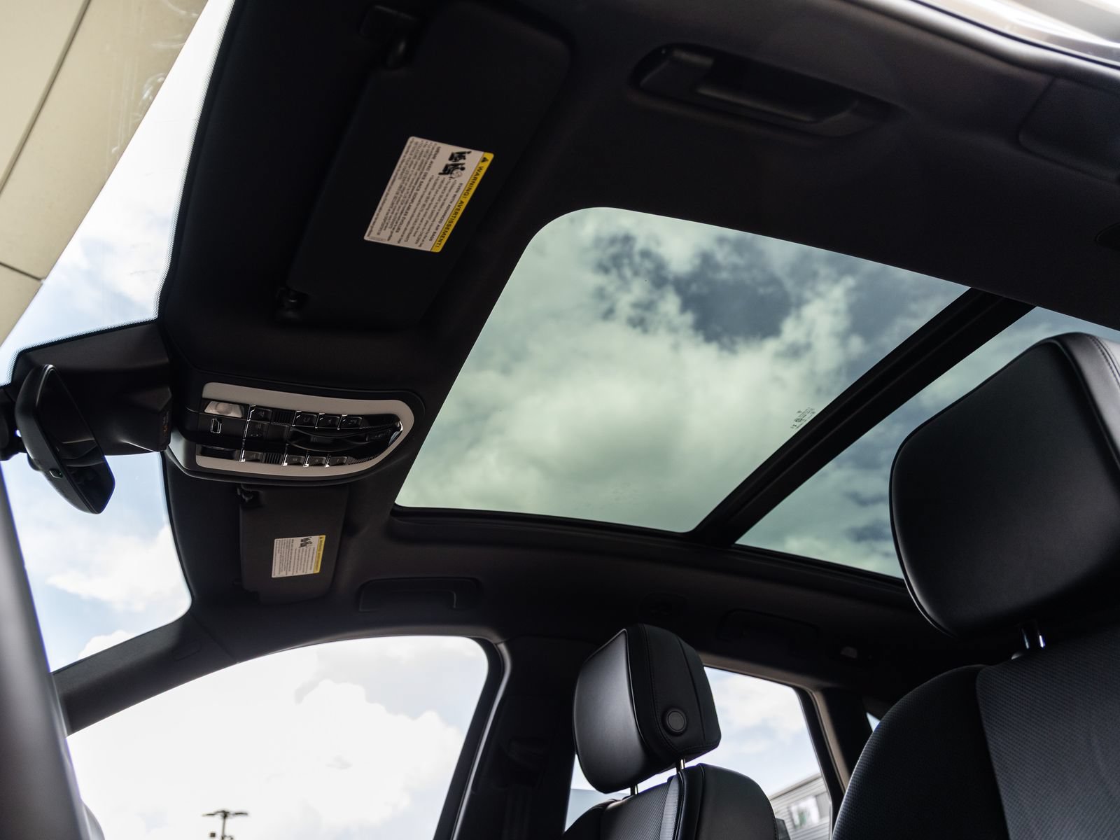 Certified 2026 Porsche Macan AWD/4WD image 26